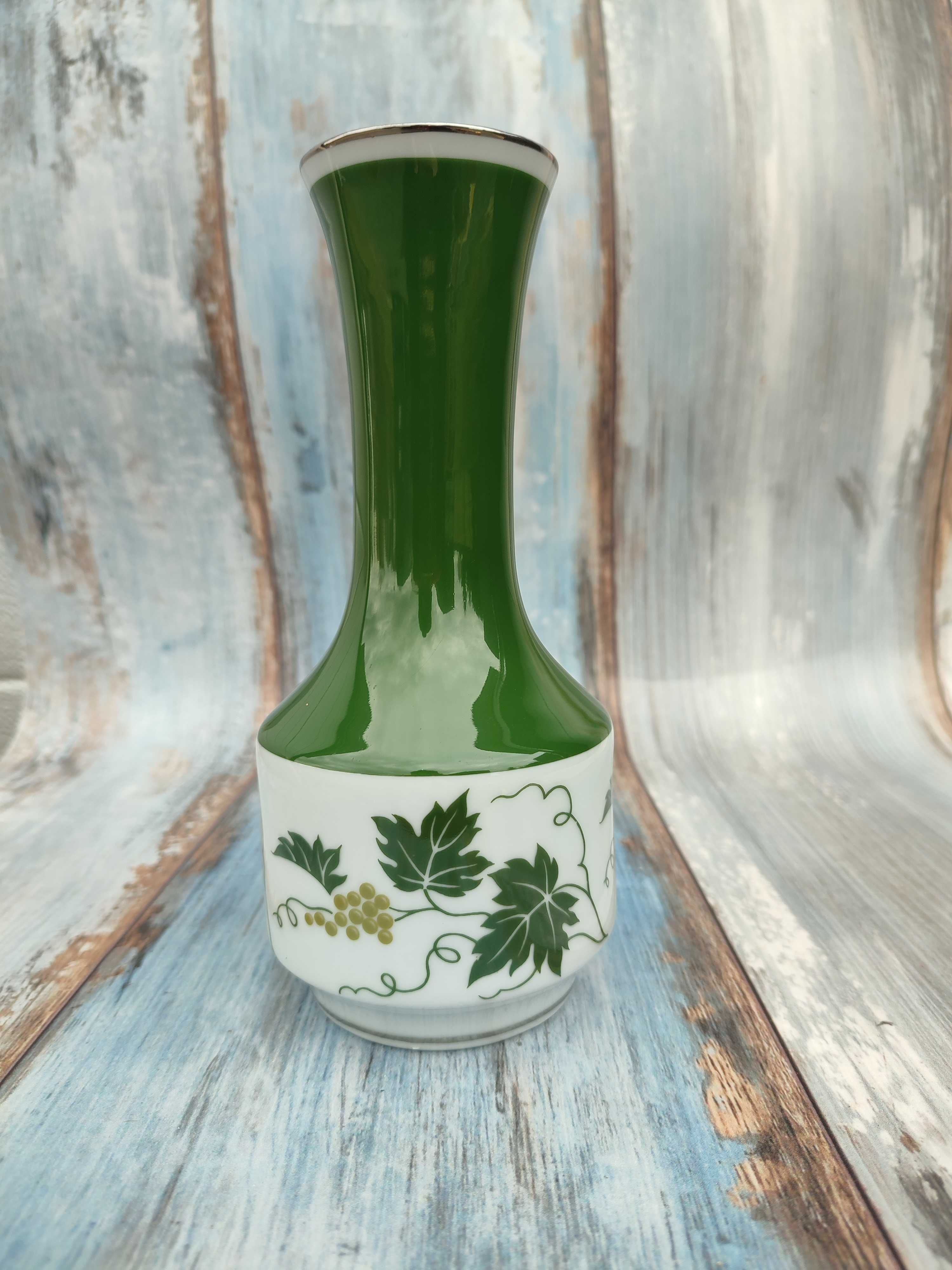Porcelanowy wazon z motywem winogron  Vintage
