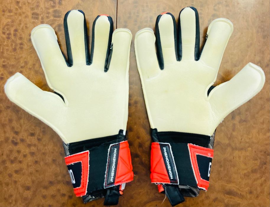 Luvas de Guarda redes utilizadas em jogo