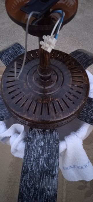 Ventoinha de teto com 4 luzes