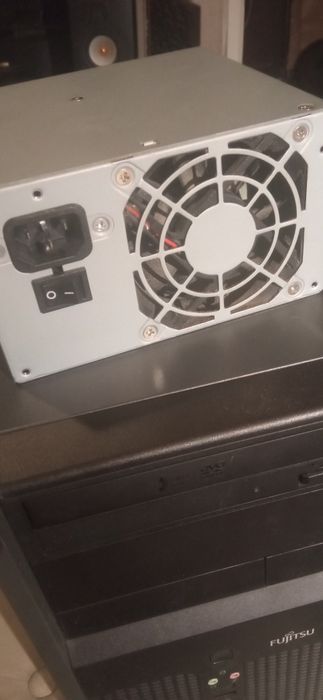 Caixa ATX Fujitsu com drive DVD multi layer e fonte de alimentação