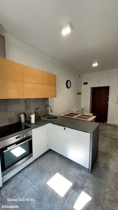 Słoneczna Kawalerka w spokojnej kamienicy