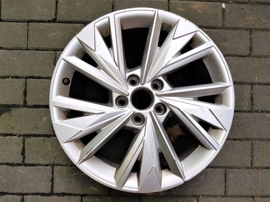 audi a3 21^ felga aluminiowa 17 cali 8y0601025d