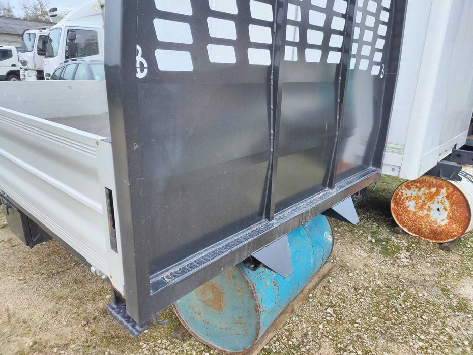 Carroçaria com Taipais Alumínio