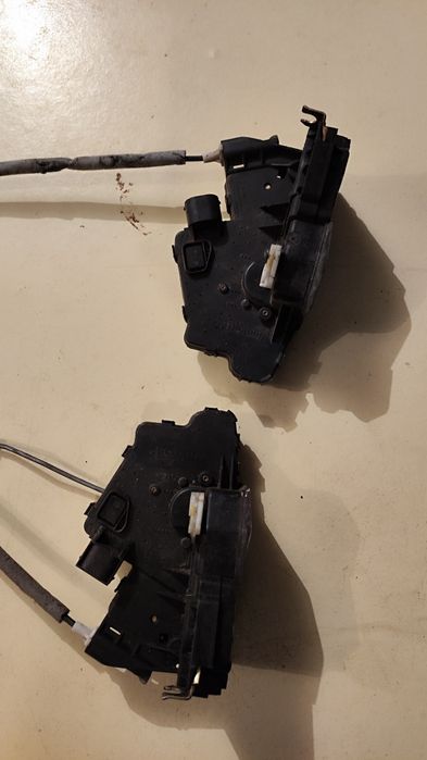 Продам замки задних дверей для BMW e46