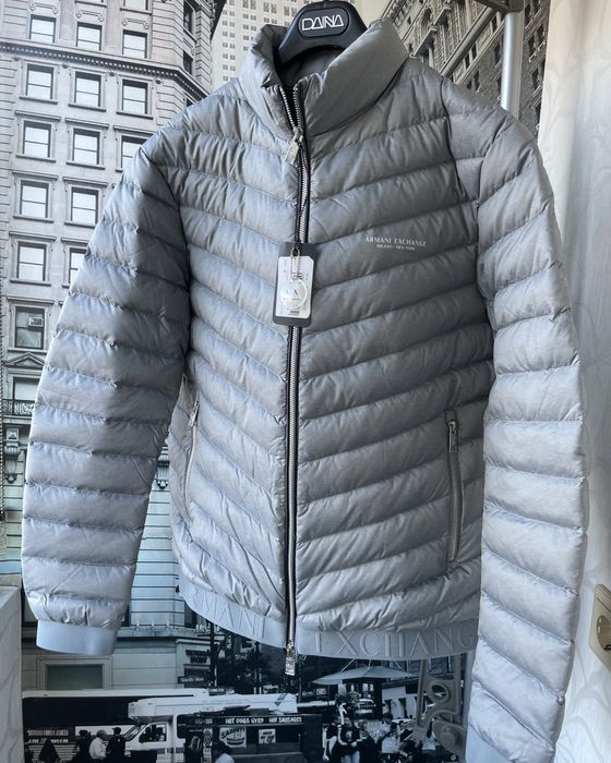 Пуховик Armani Exchange (оригінал ) Наповнювач: пух, перо Розмір: М, L
