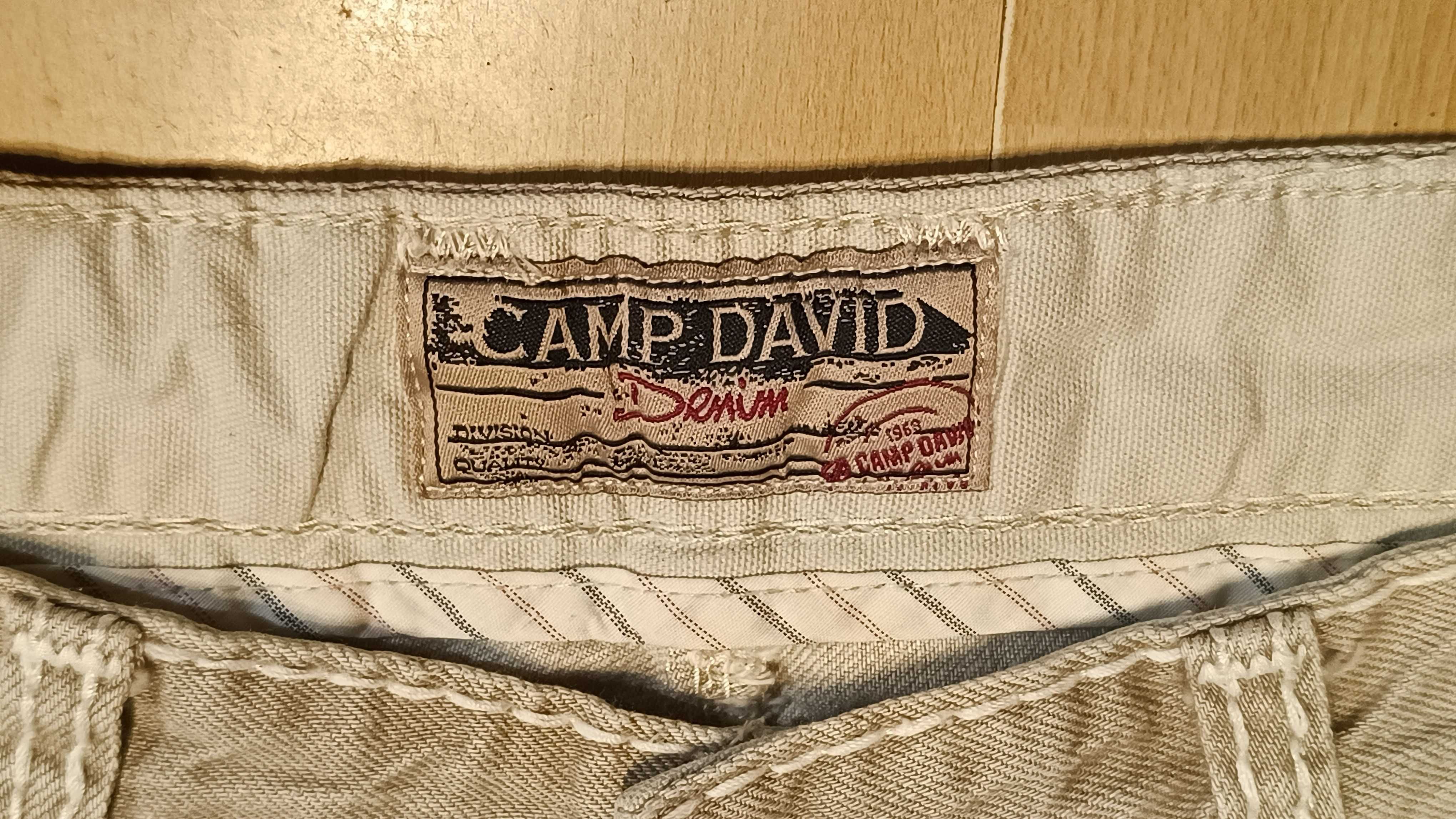 Krótkie jeansowe spodnie CAMP DAVID ROBIN r.L beżowe st.bardzo dobry
