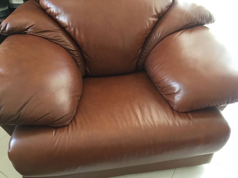 Conjunto 3 Sofás em pele, bom estado