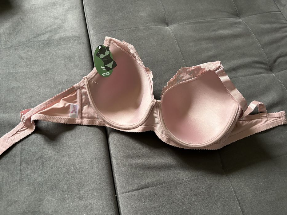 Biustonosz 90 E nowy