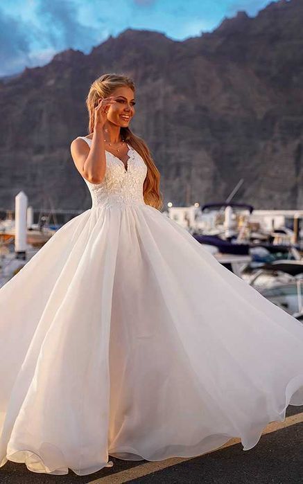 Suknia ślubna #1 ecru linia A koronka zdobienia cekinki rozmiar 38 M