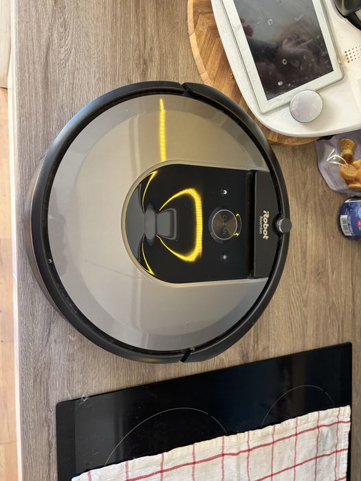I robot roomba i7+