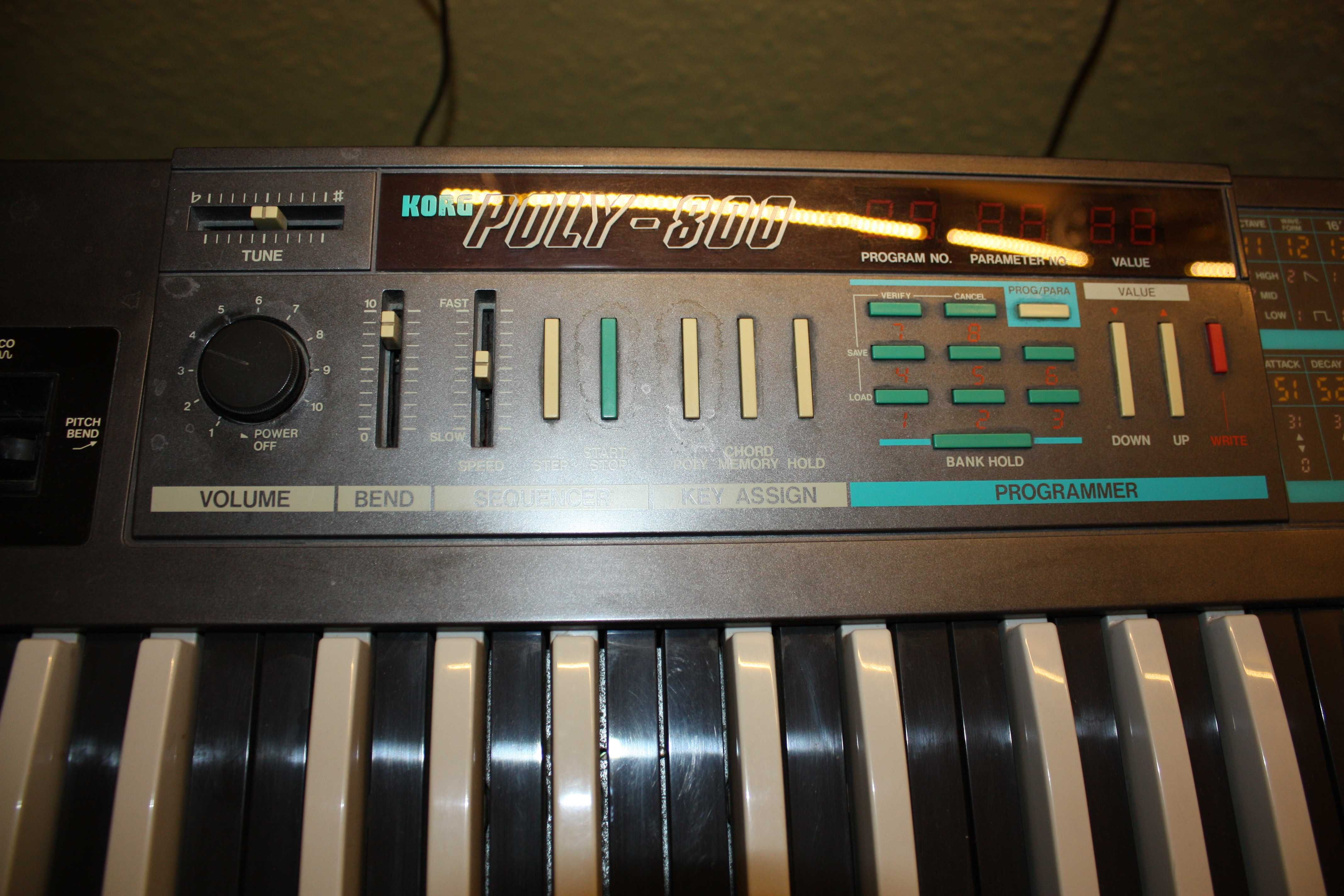 Korg Poly 800 syntezator vintage 1985 Japan reverse keys
