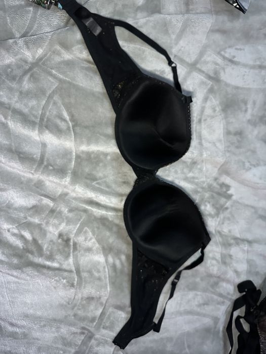 Czarny biustonosz z złotymi akcentami George 90E / 90DD