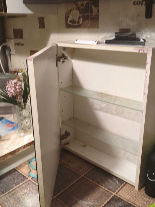 Szafka łazienkowa z lustrem wisząca