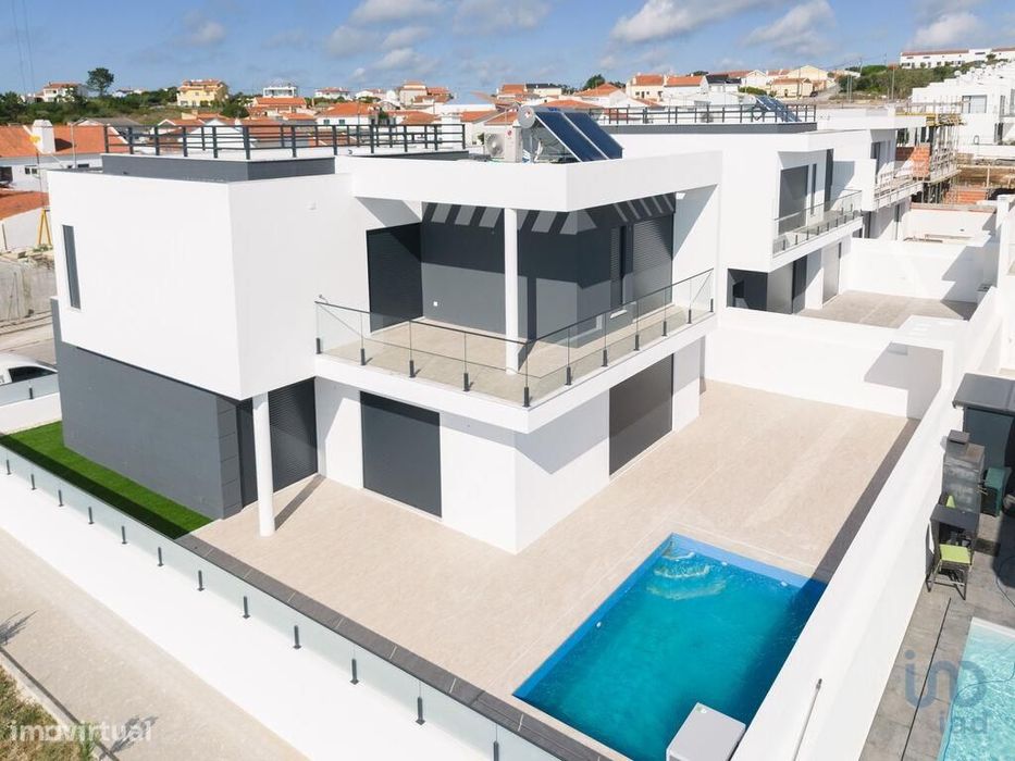 Casa / Villa T3 em Atouguia da Baleia de 130,00 m2