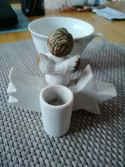 Figura anioła z porcelany