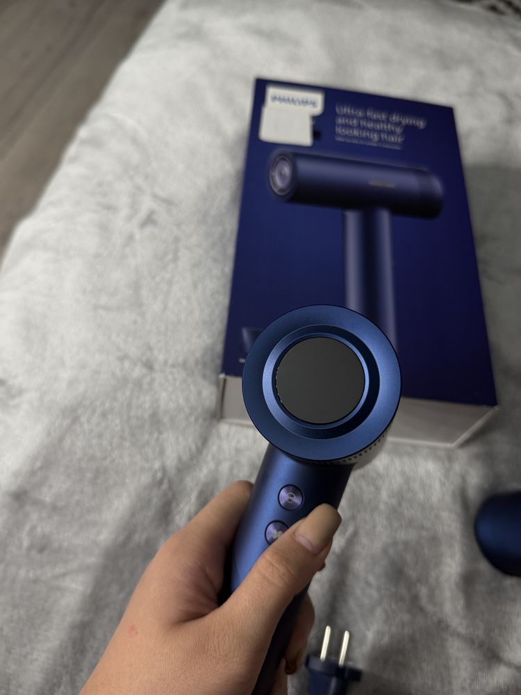 Фен Philips серії 8000