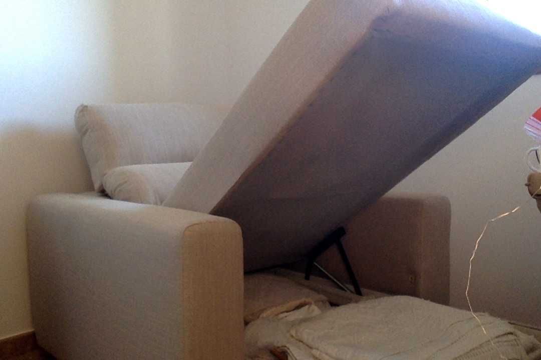 Sofá chaise longue NOVO Eskilstuna da Ikea