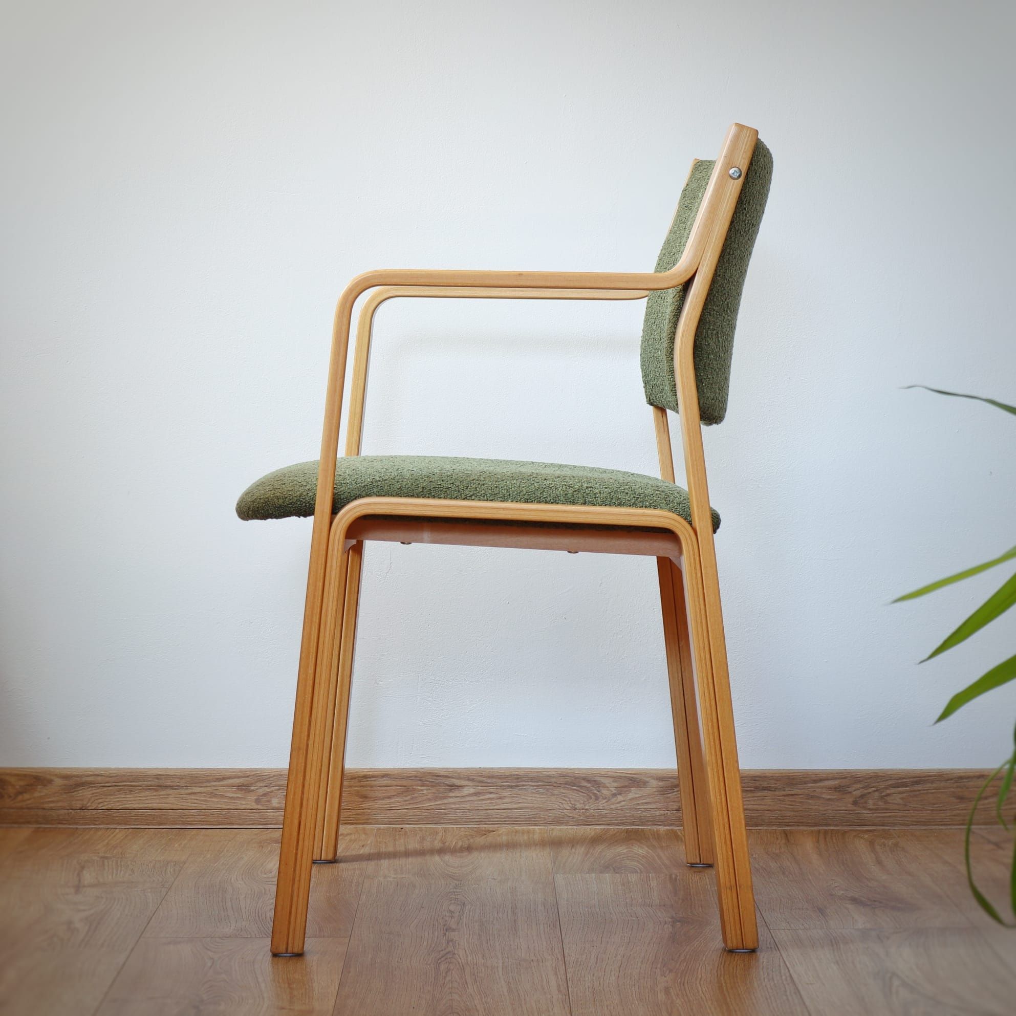 Duńskie bukowe krzesło fotel vintage bouclé retro Dania