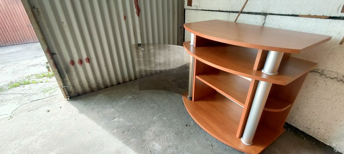 Stolik pod telewizor.