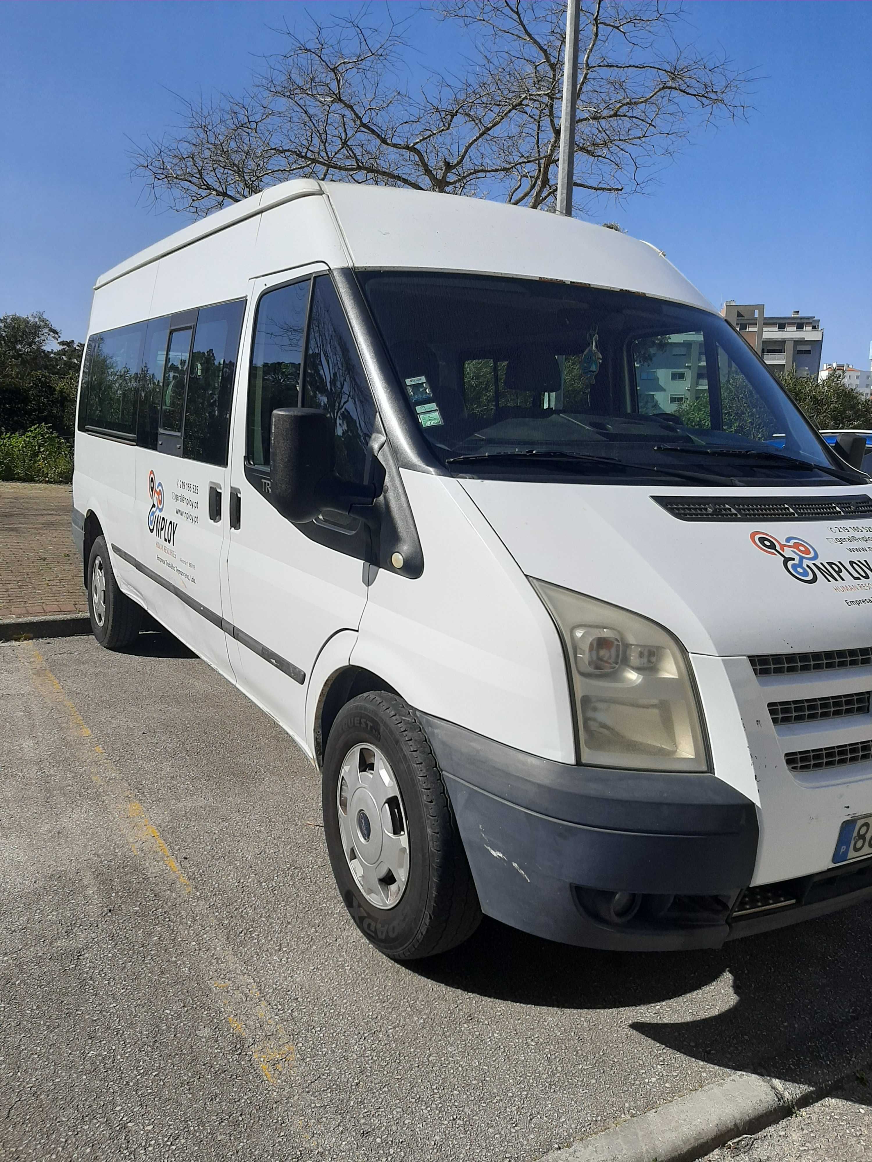 Carrinha Ford Transit Longa de 9 Lugares
