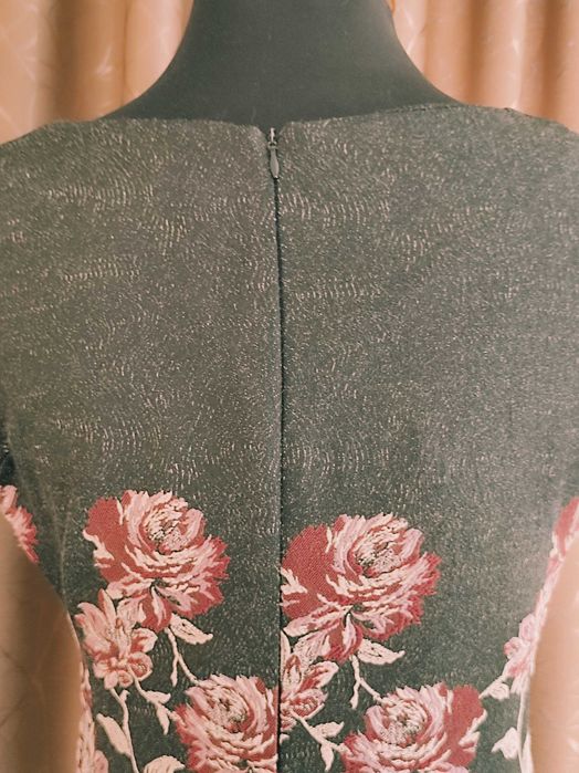 Жіноча сукня у гарному стані, розмір 44