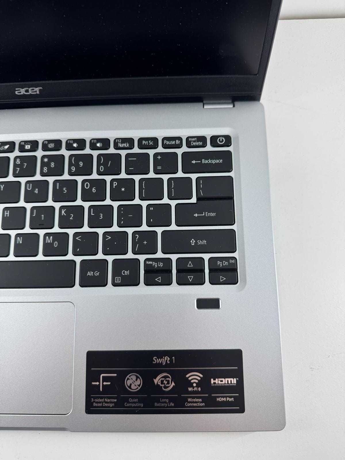 Laptop Acer Swift 1 4GB /128GB + Zasilacz