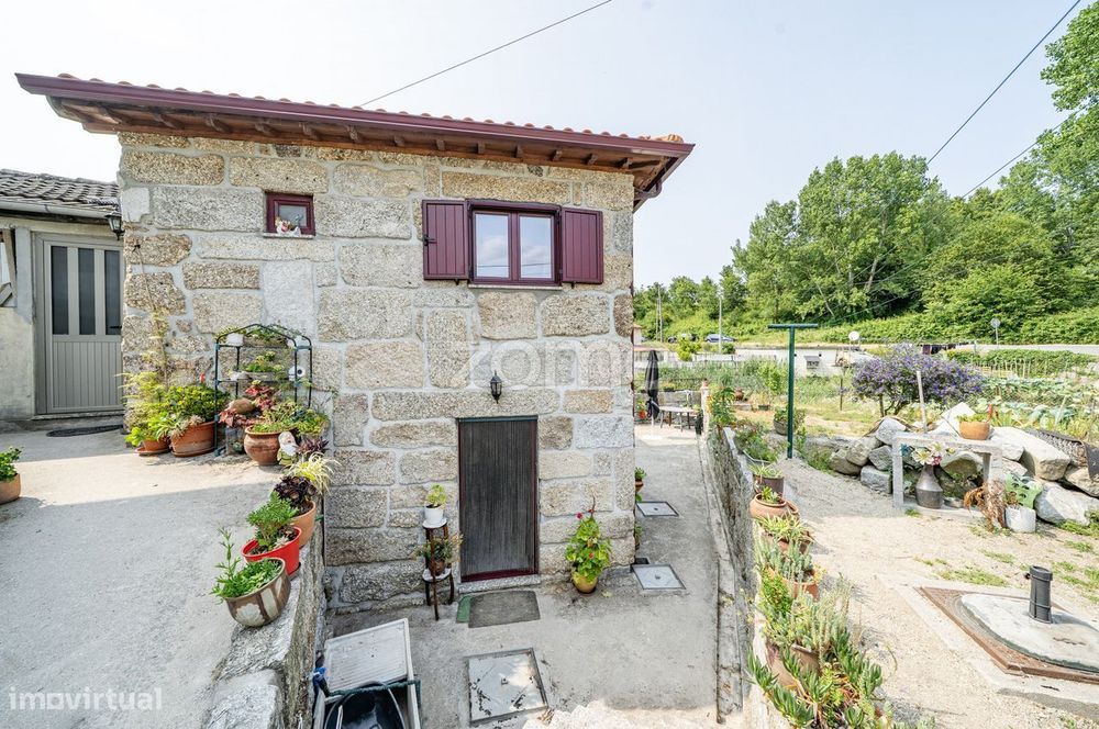 Moradia T2 junto ao Rio em Fermentões, Guimarães