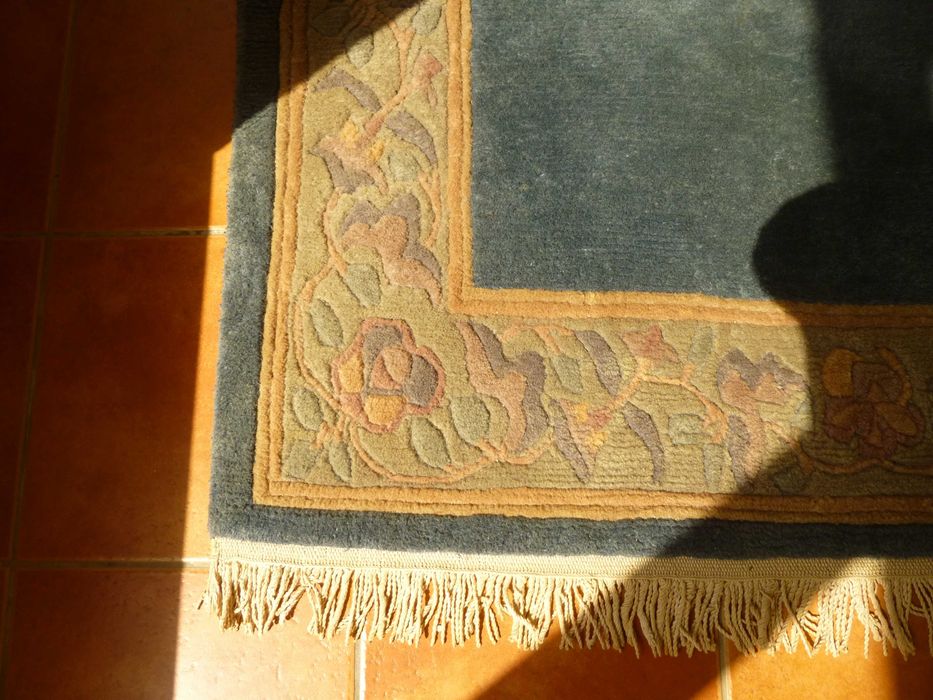 Tapete berbere em lã, 171 x 252 cm, em bom estado.