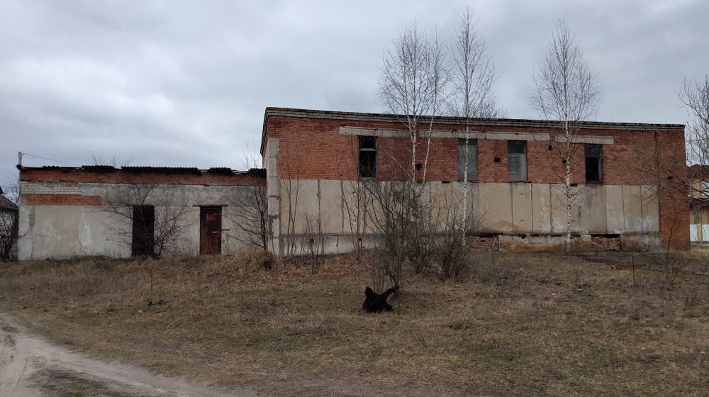 Земельна ділянка з приміщенням