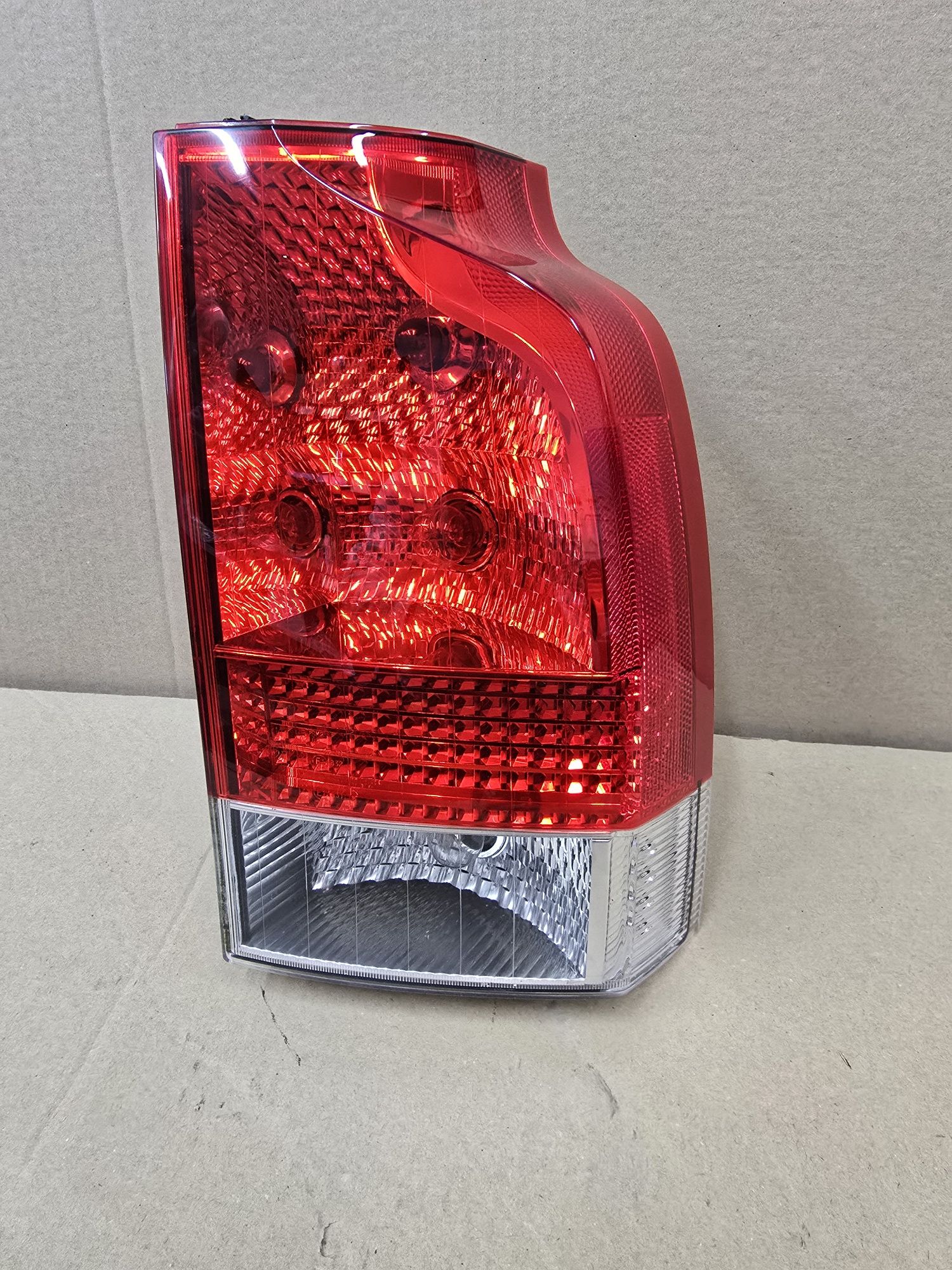Lampa prawa tylna volvo V70II XC70II LIFT NR 7