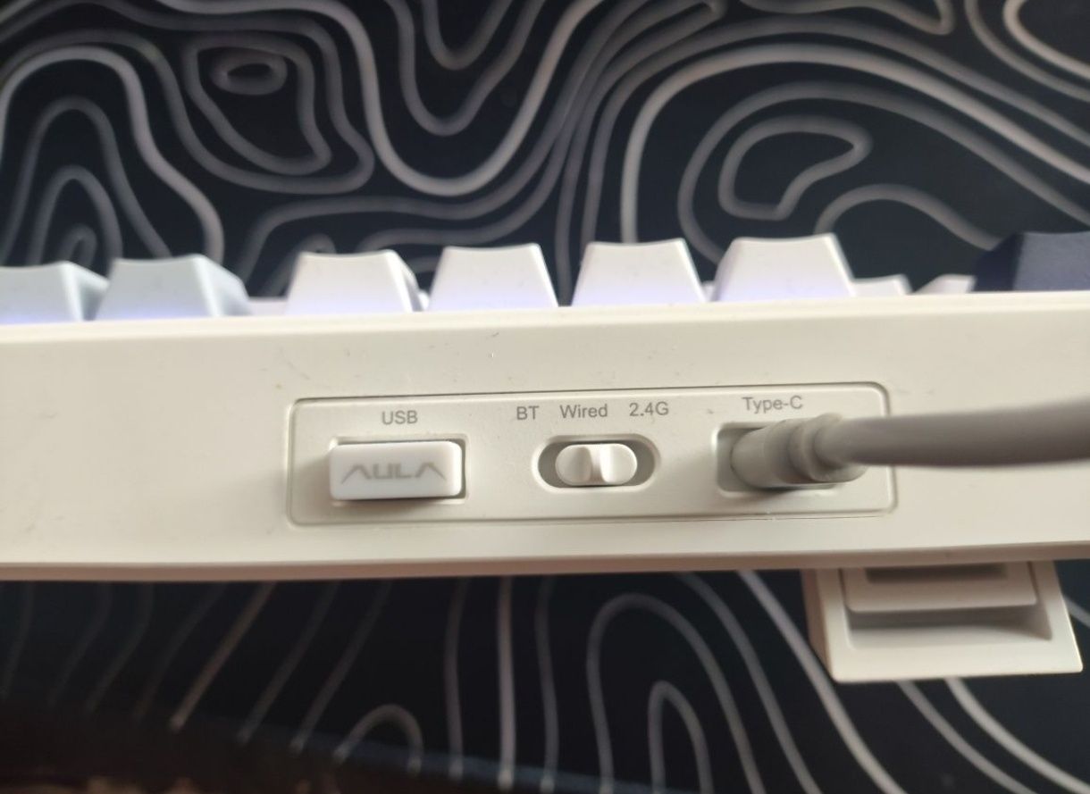 продам механическую клавиатуру AULA F75