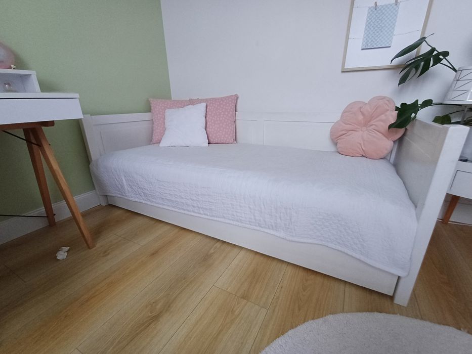 Drewniane, białe łóżko ze stelażem i materacem dla dziecka 180×80