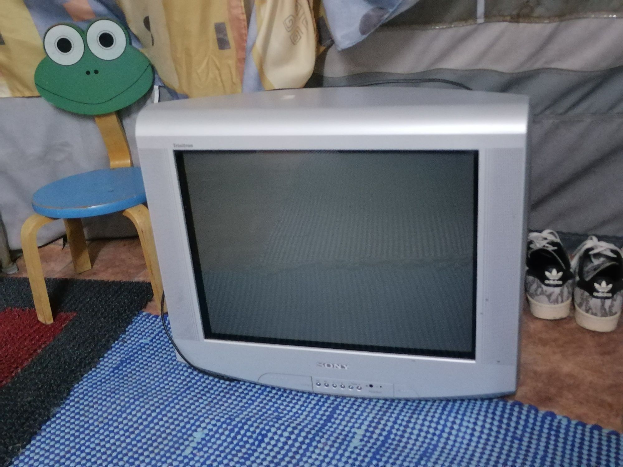 Vendo 2 televisões antigas (funcionais) + 2 aparelhos TDT