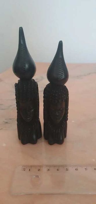 Bustos Artesanato africano em pau preto.