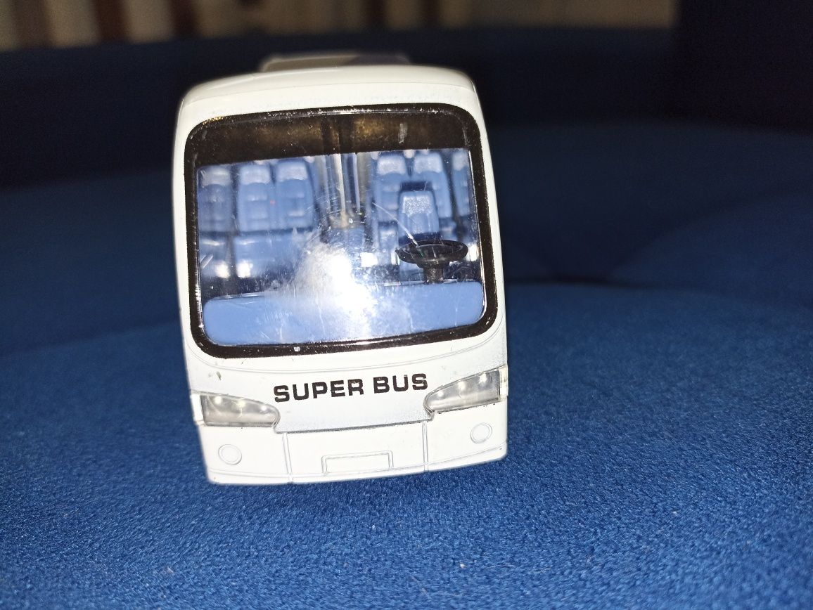 Autobus Robot Transformer Giftik super bus  20 cm