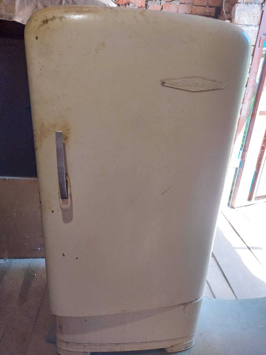 холодильник Днепр 1954 г. СССР (ретро раритет винтаж рабочее состояние