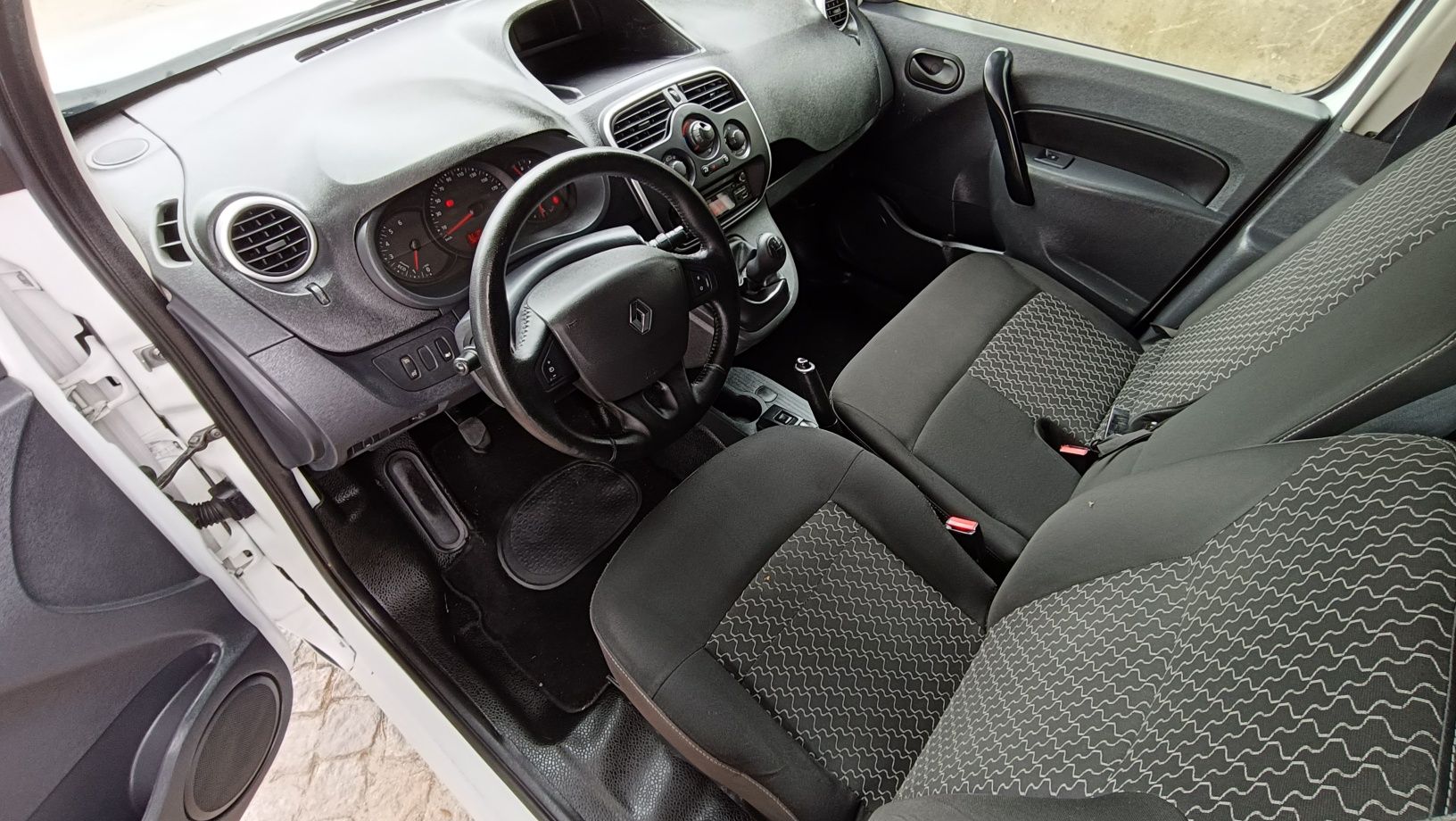 Renault Kangoo Maxi longa (caixa 2.10m)