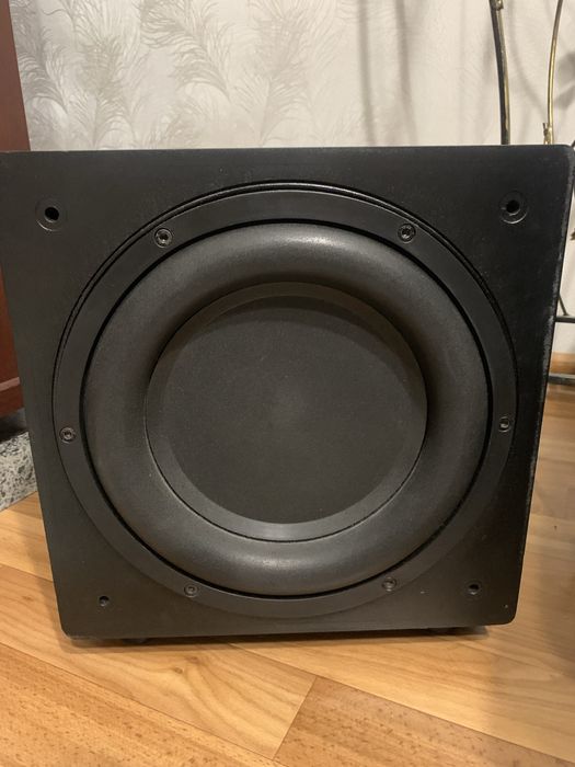 Активный сабвуфер RELQ201E