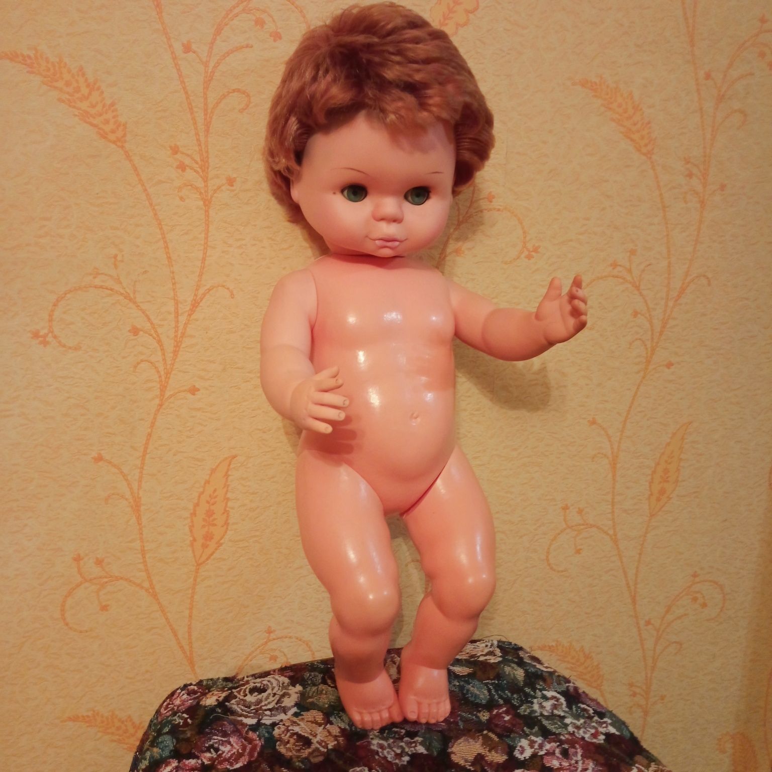 Продам большую куклу ГДР 60см с дефектами.