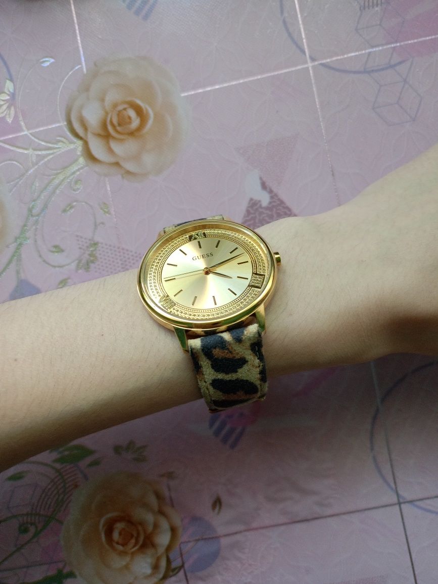 Zegarek w panterkę Guess U1325L5