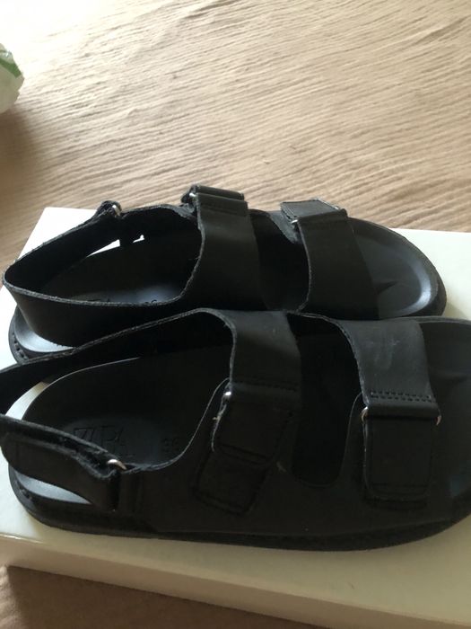 Продаються чоловічі сандалі Zara