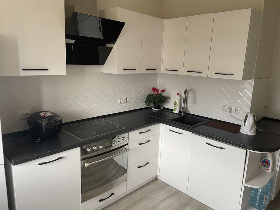 Продам 3ком квартиру с евроремонтом в ЖК «Альтаир 2». Низкий этаж!