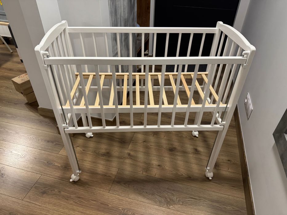 Łóżeczko na kółkach | Dostawka 40 x 90 cm | KOŁA MATERAC | 90x40 Białe