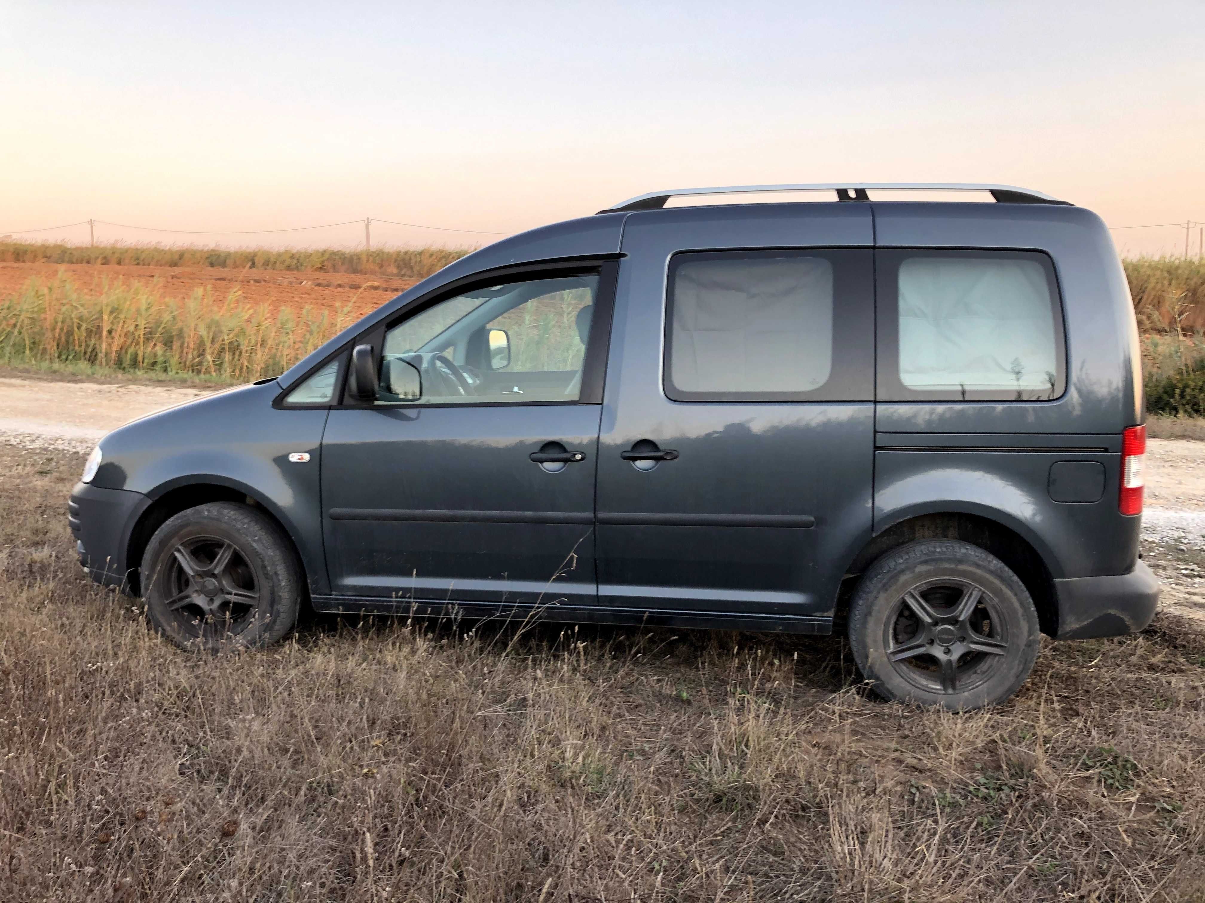 À VENDA: Volkswagen Caddy Mini Camper (2010)