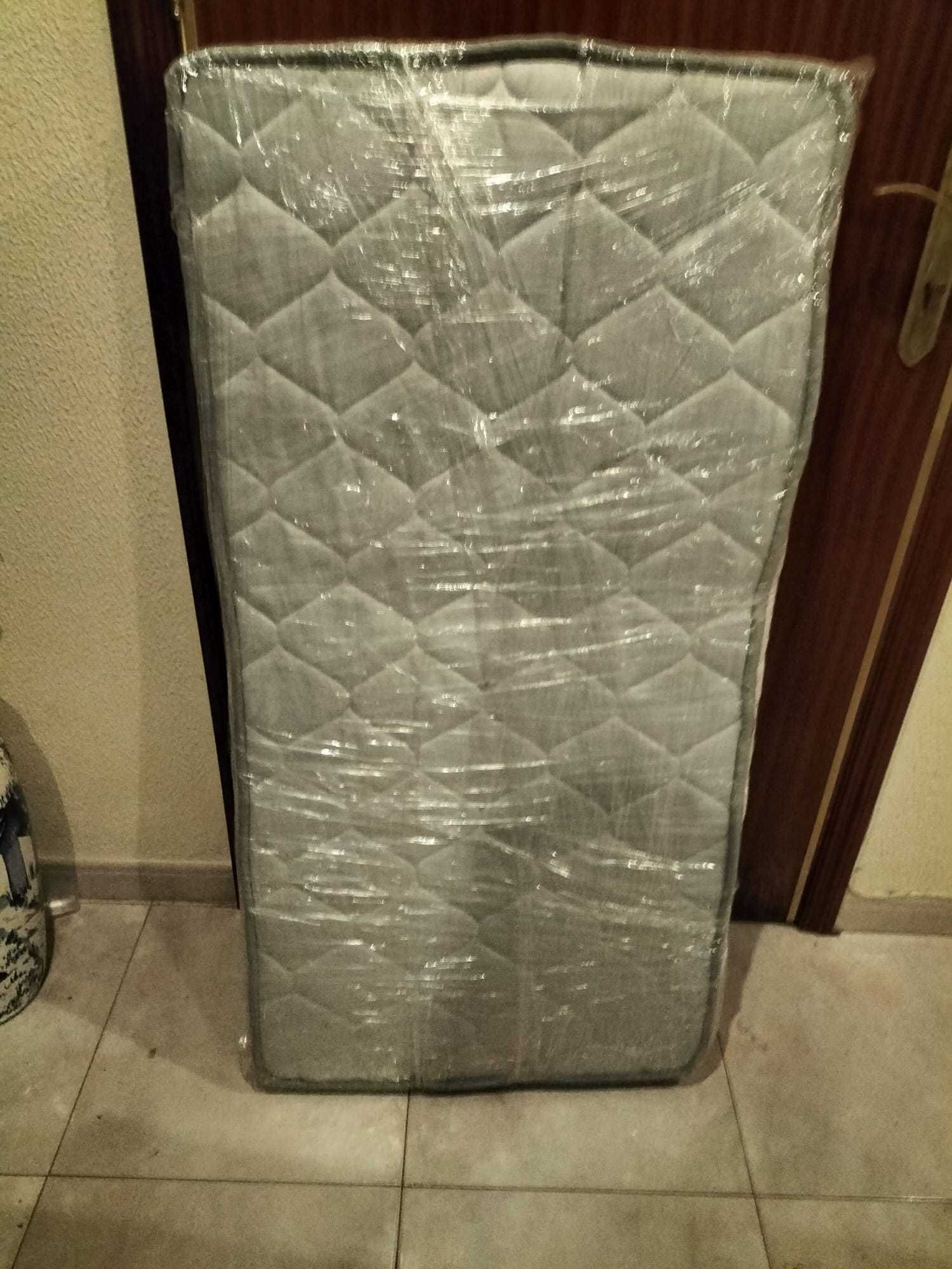 Cama de Viagem / Parque com Colchão de Molas – Bom Estado