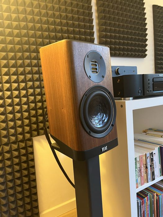 Elac Vela BS 403 Orzech olejowany - glosniki podstawkowe.