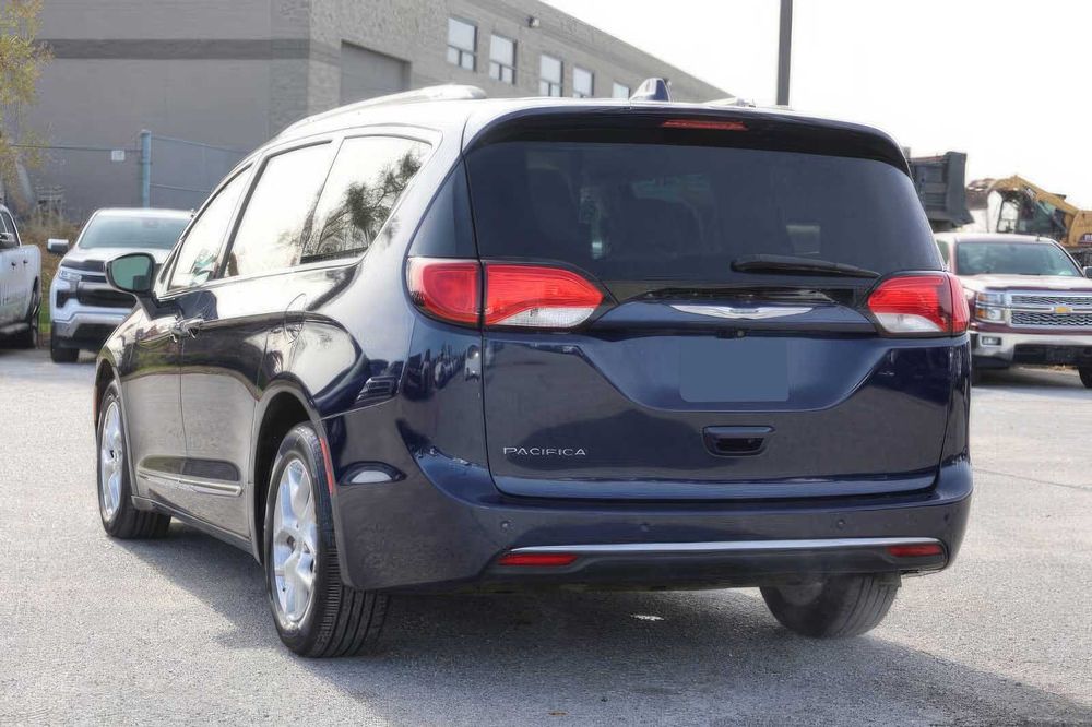 Chrysler Pacifica Touring-L Plus      2017