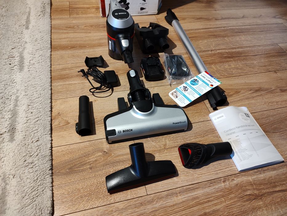 Odkurzacz bezprzewodowy Bosch Serie 6 Unlimited,2 akumulatory,powystaw