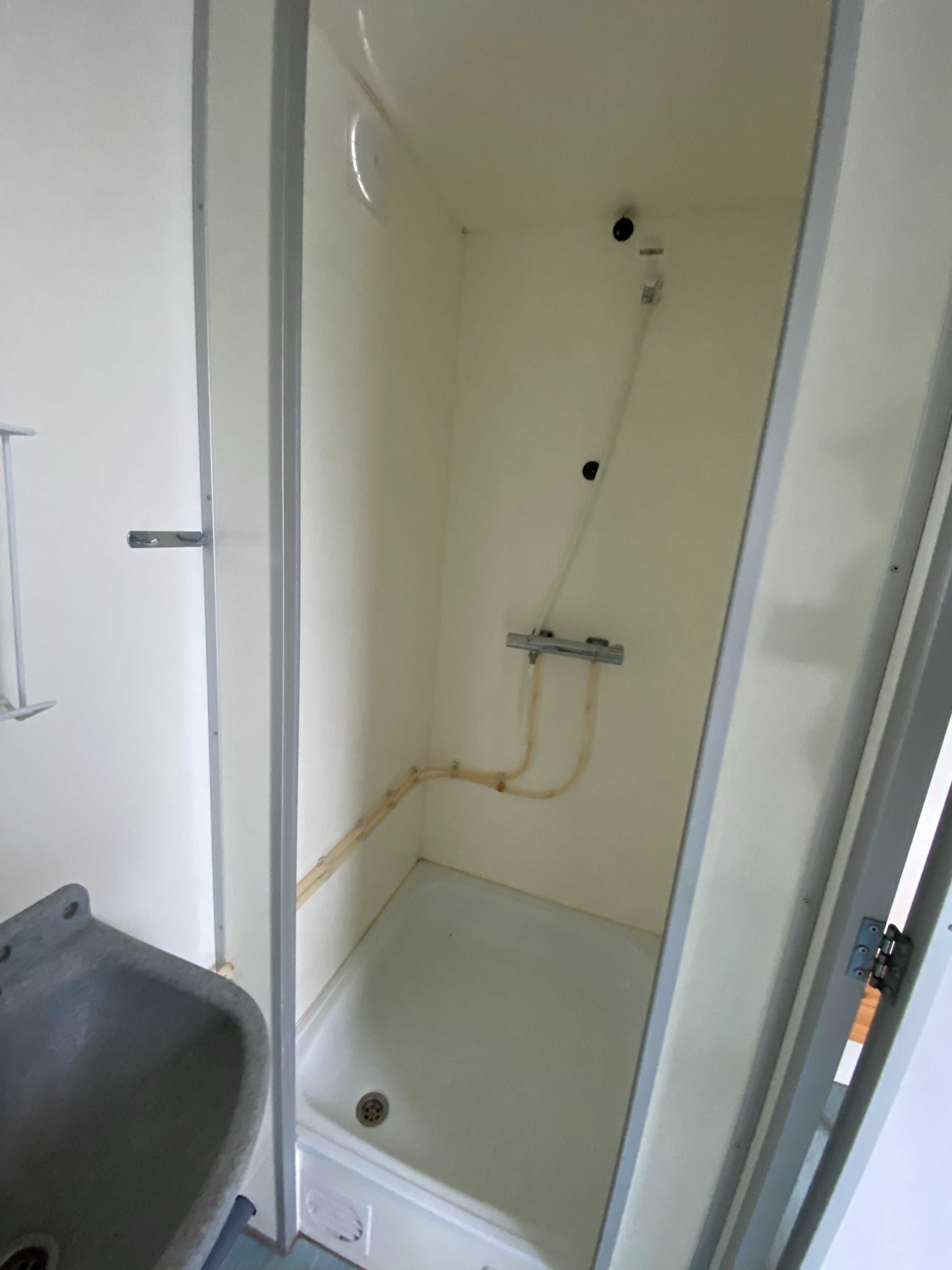 Duża przyczepa socjalno-mieszkalną WC , prysznic, aneks