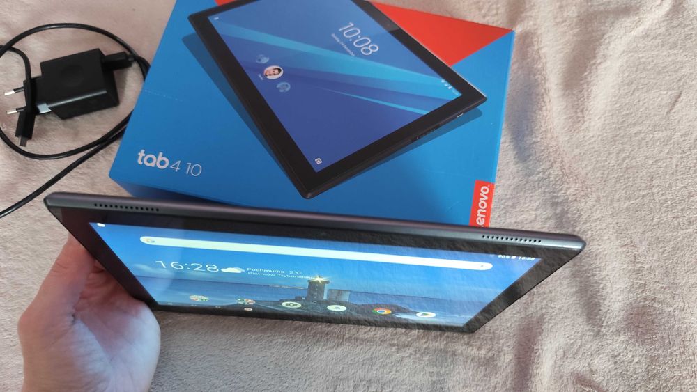 Tablet Lenovo Tab4 model TB-X304L , 10 cali  plus ładowarka